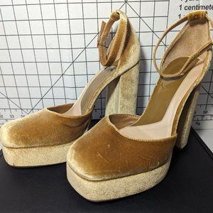 NEW-  Gianni Bini Platform Oversized Heel Closed Toe Sandal Velvet Beige
